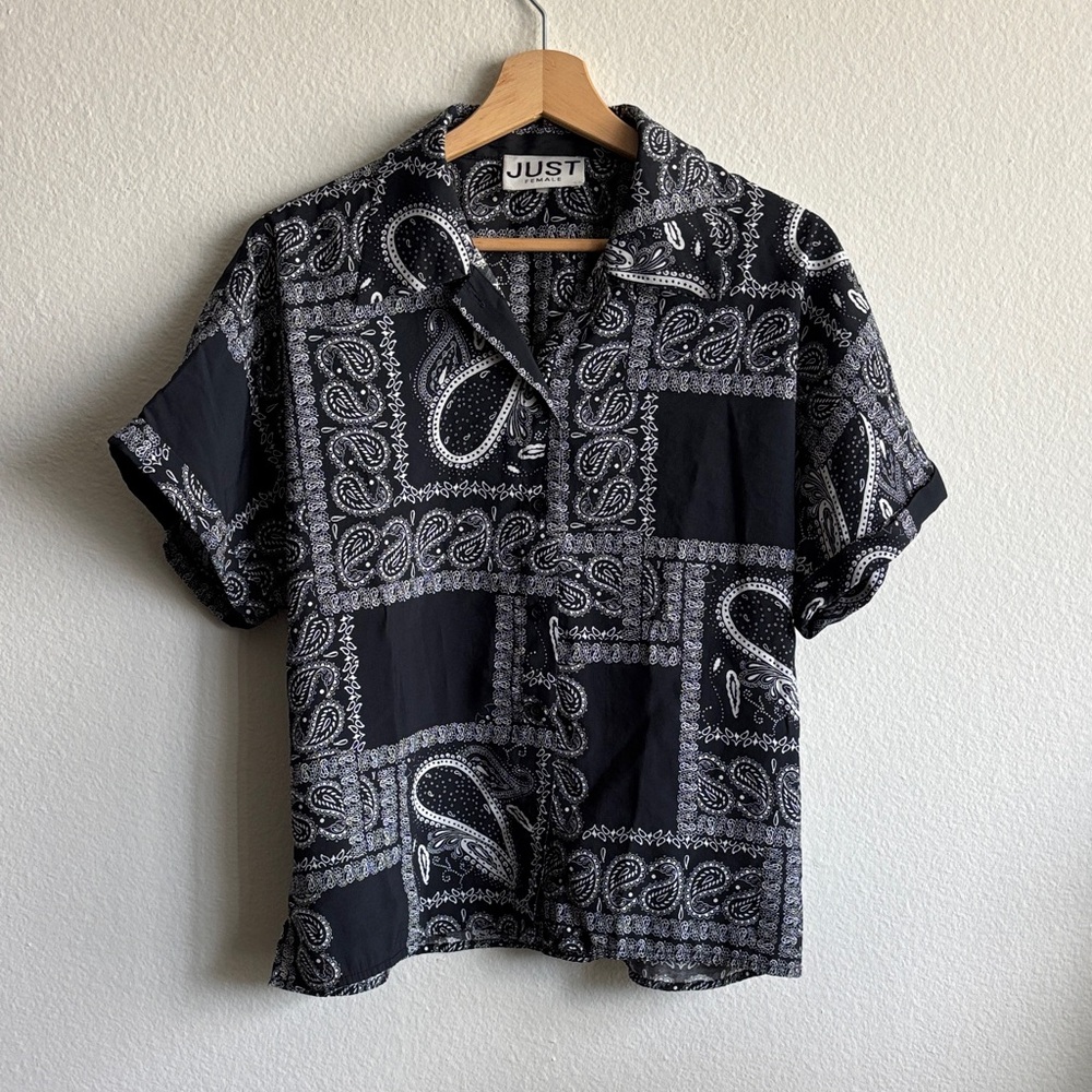 JUST Female Black and White Paisley Bandana Button Down Short Sleeve Shirt S